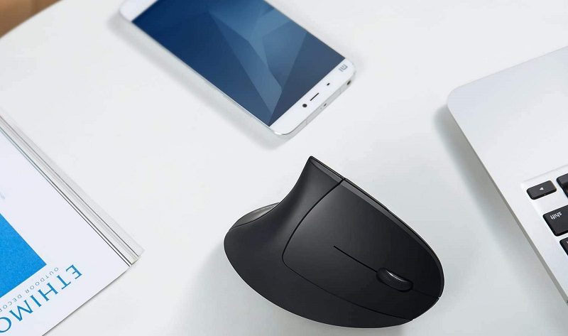 8 Meilleures Souris Verticales pour le Confort des Poignets – Avis