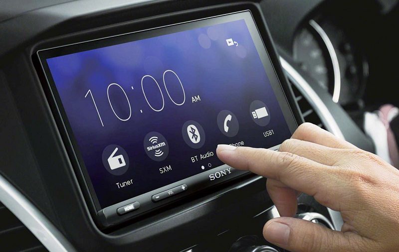 Le autoradio ne s’allume pas, mais il reçoit de l’énergie